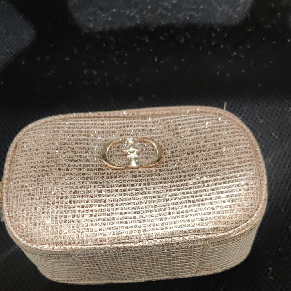 Shimmering Christin Doir Gold Clutch with Star Emblem - Picture 3 of 14